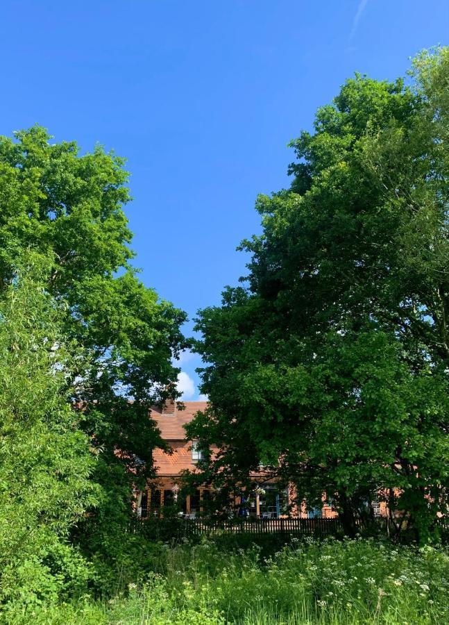 Crown & Anchor Hotell Woking Eksteriør bilde