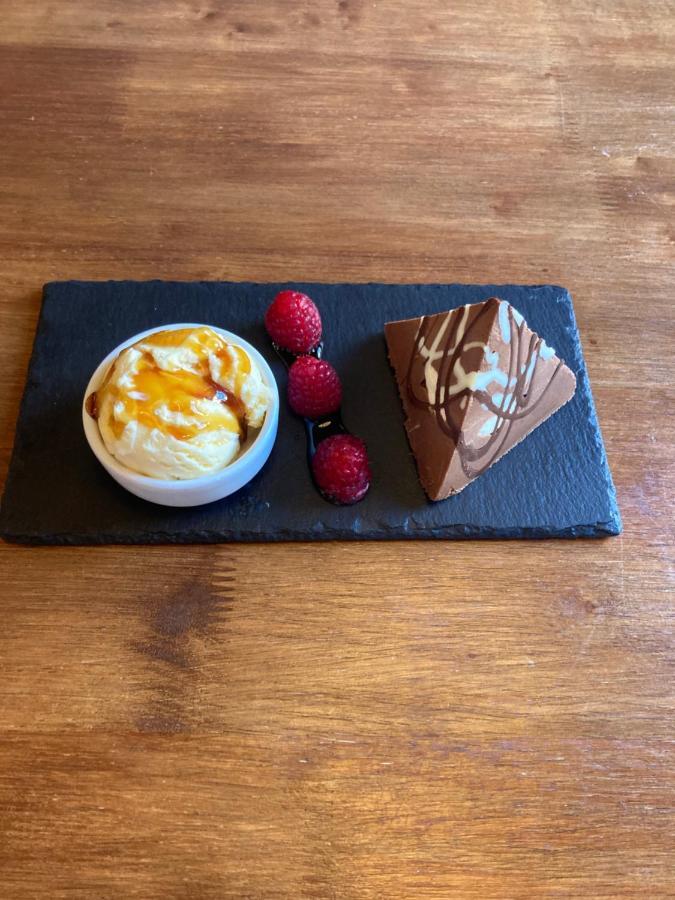 Crown & Anchor Hotell Woking Eksteriør bilde
