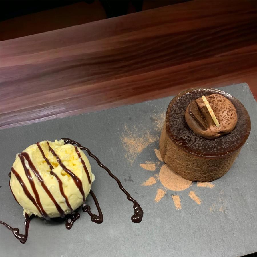Crown & Anchor Hotell Woking Eksteriør bilde